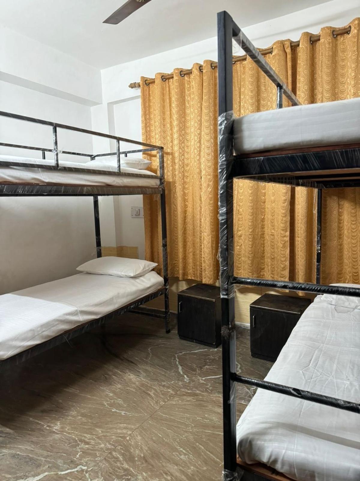 Sattva Cafe And Motel Rishikesh Exterior photo